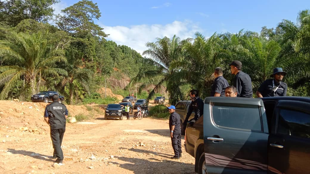 土地局驱逐拱桥农民酿碰撞 1人断齿鼻流血