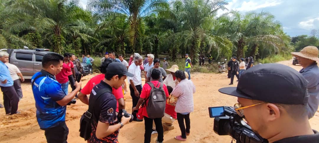 土地局驱逐拱桥农民酿碰撞 1人断齿鼻流血