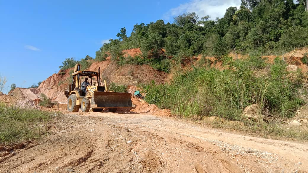 土地局驱逐拱桥农民酿碰撞 1人断齿鼻流血