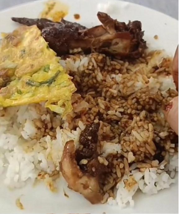 大学校园食堂都贵吃 “大学生穷到只吃一餐”