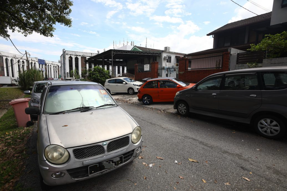 大都会/封面/电访屋前停车课题