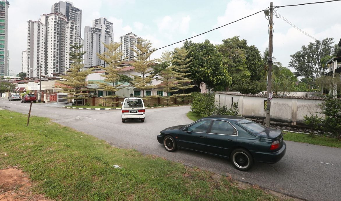 大都会/封面/电访屋前停车课题