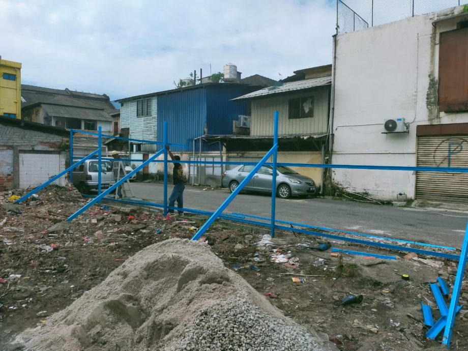 大都会/市议会为废置地段筑起围栏,阻有人闯乱丢垃圾!