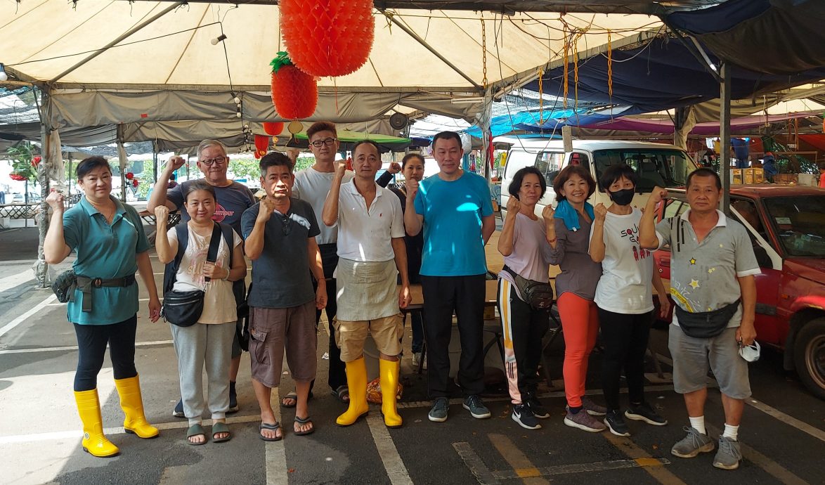 大都会/早报头/坚持加建有盖设施立场,双溪龙社区大市场贩商公会与80摊贩拒私营化/3图