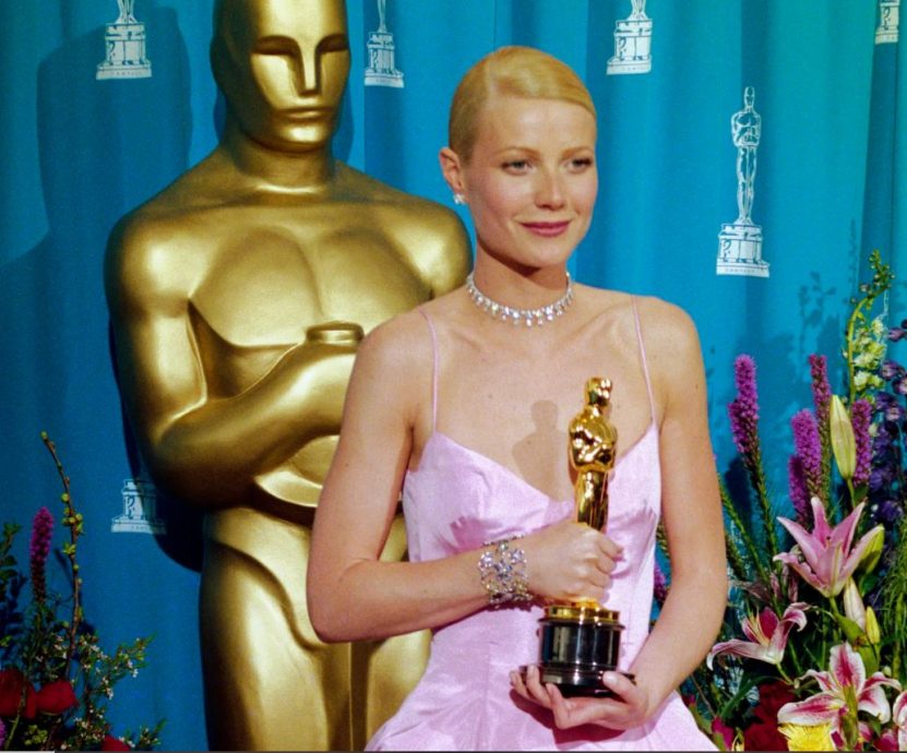 奥斯卡奖座当门挡 桂莉芙柏德露挨批做作