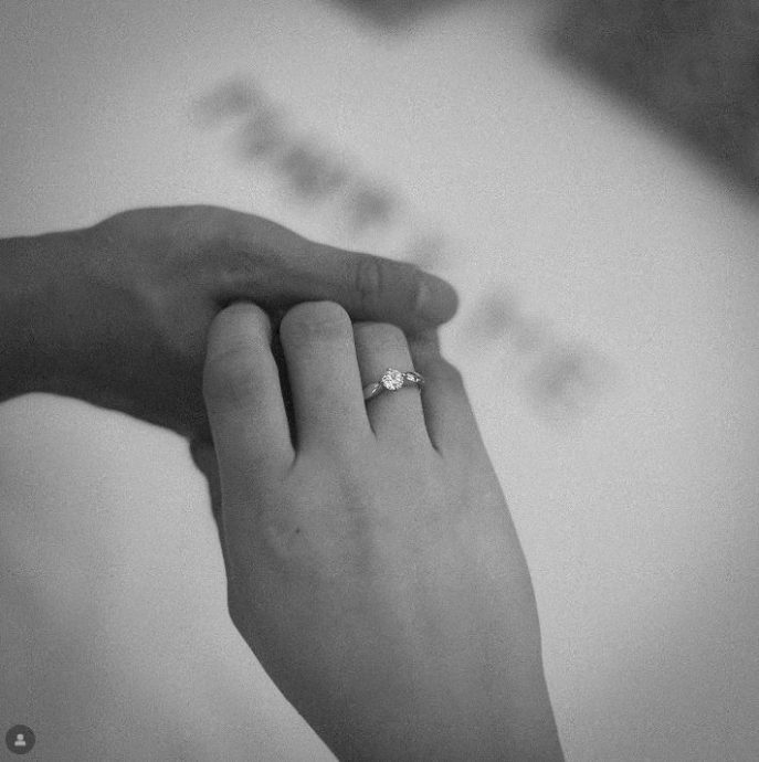 娄峻硕求婚成功 焦凡凡晒婚戒喊:我愿意