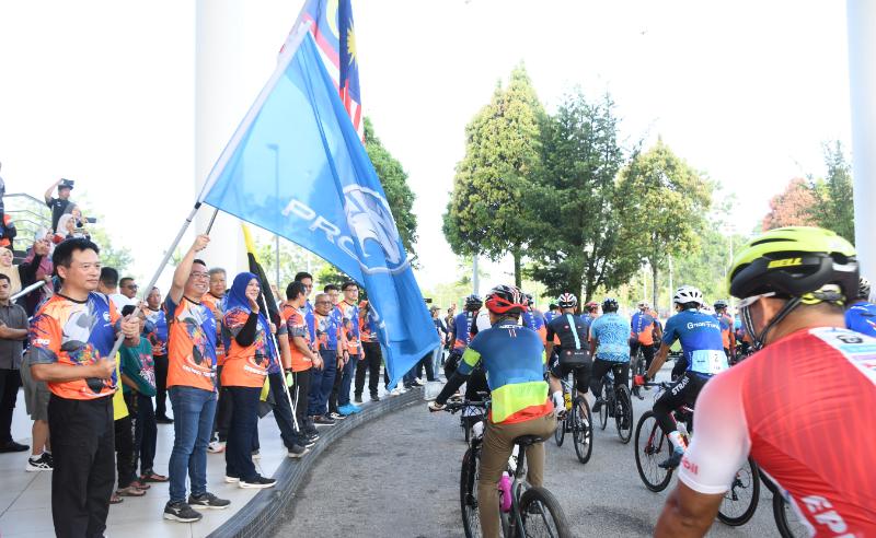 宝腾汽车捐赠引擎促进教学进步