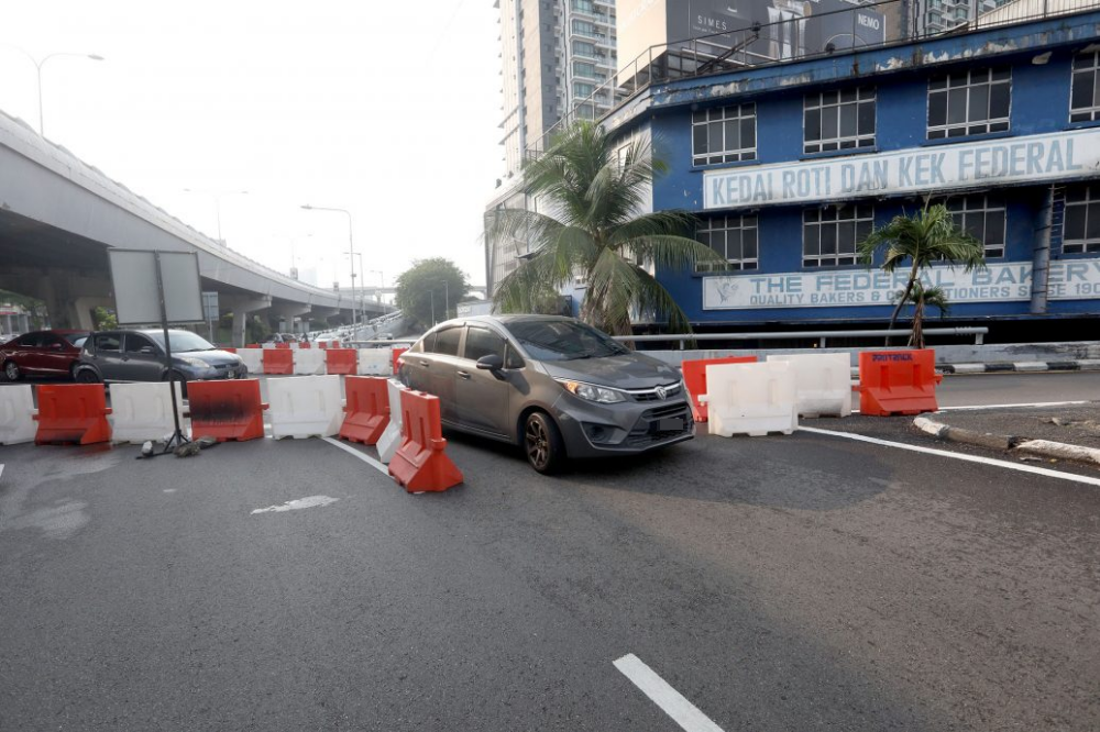 封面-大都会/陆佑交通圈封路首日情况/11图