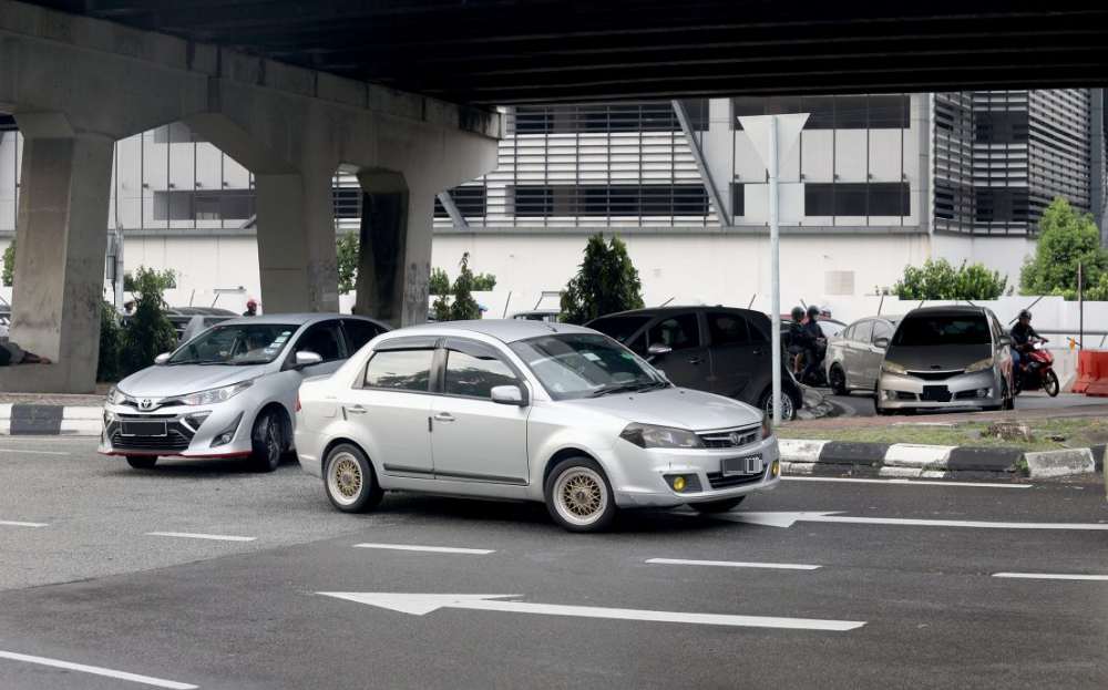 封面-大都会/陆佑交通圈封路首日情况/11图