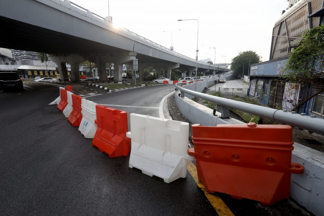 封面-大都会/陆佑交通圈封路首日情况/11图