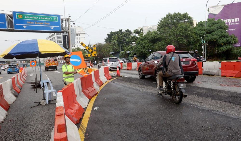 封面-大都会/陆佑交通圈封路首日情况/11图