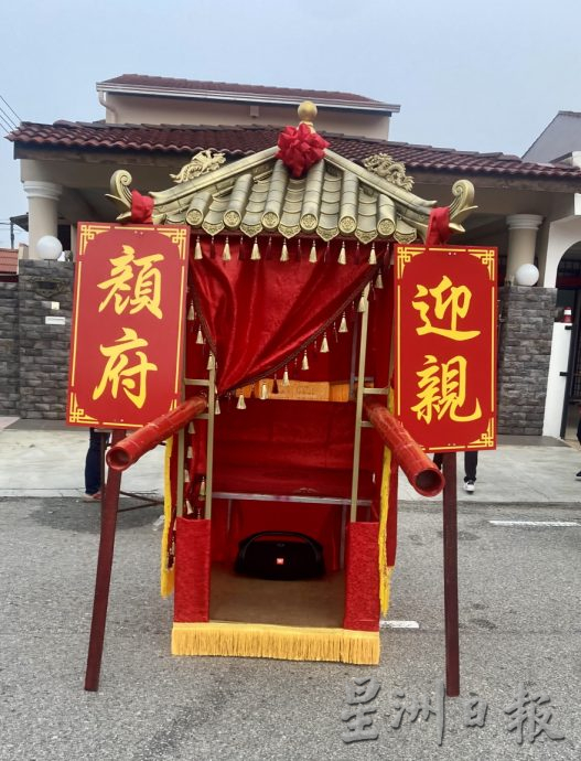 **已签发**柔:头条之一:青年热爱传统,亲手制花轿迎娶美娇娘