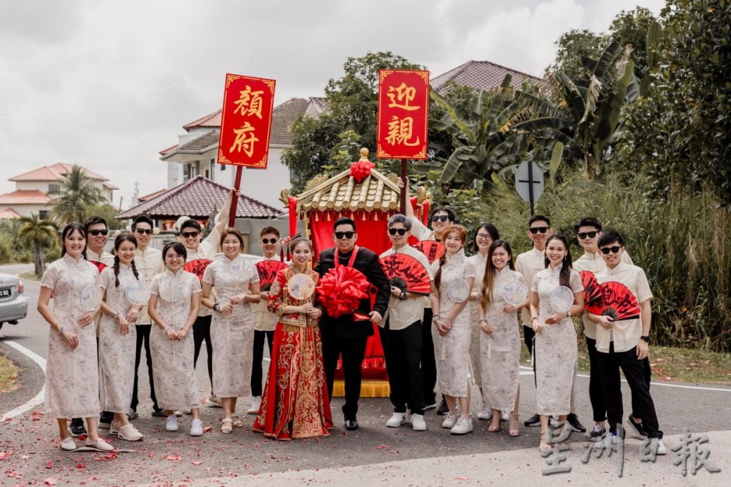 **已签发**柔:头条之一:青年热爱传统,亲手制花轿迎娶美娇娘
