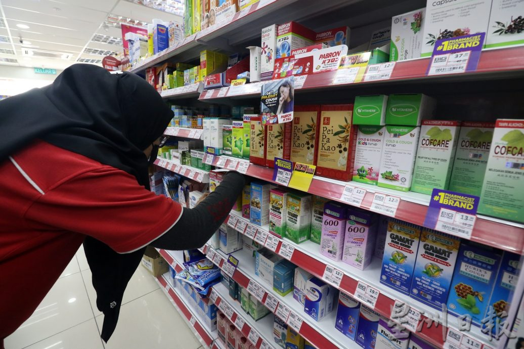 **已签发**柔：封底：【特稿】：烟霾来袭，眼剂止嗽及抗喘药未掀抢购潮