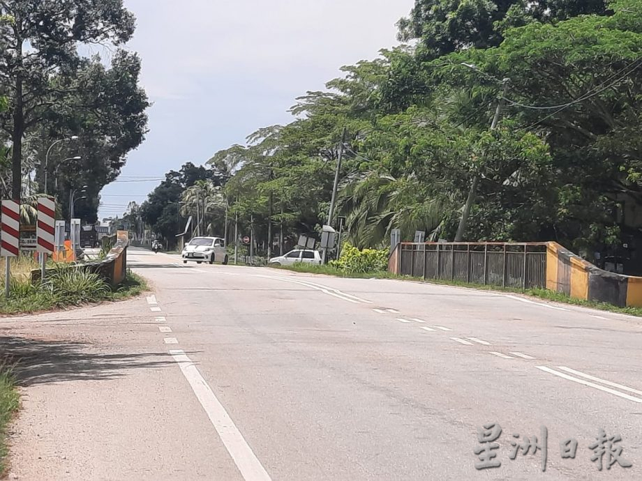 **已签发**柔:封面:【民生特工队】:实廊四条通往六条道路缺乏路灯,居民:不要亡羊才补牢