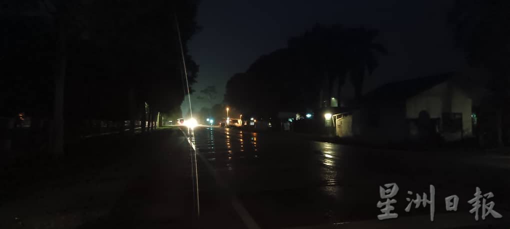 **已签发**柔：封面：【民生特工队】：实廊四条通往六条道路缺乏路灯，居民：不要亡羊才补牢
