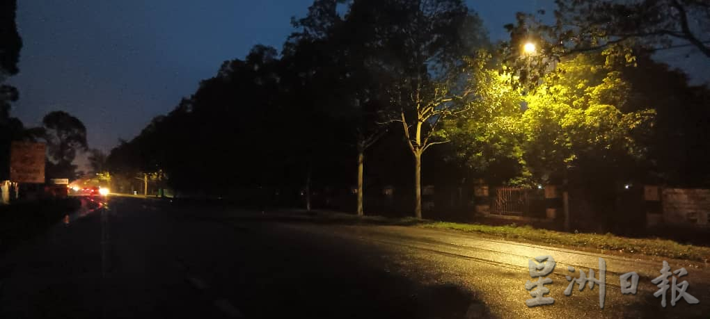 **已签发**柔:封面:【民生特工队】:实廊四条通往六条道路缺乏路灯,居民:不要亡羊才补牢
