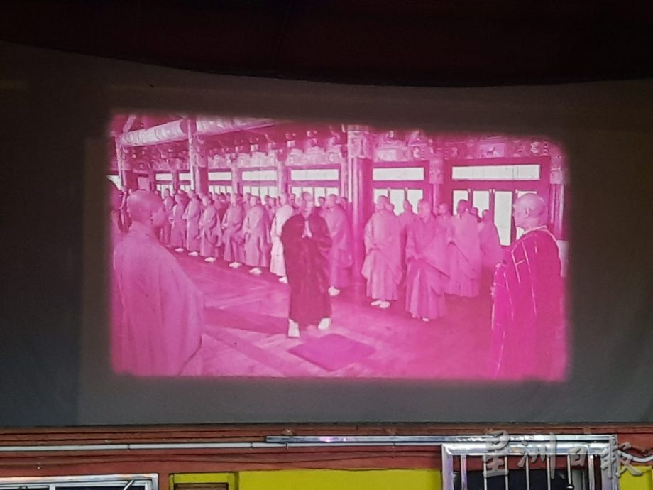 **已签发**柔:封面:【特稿】:麻坡五马路斗母宫设流动电影,勾起怀旧情怀与回忆