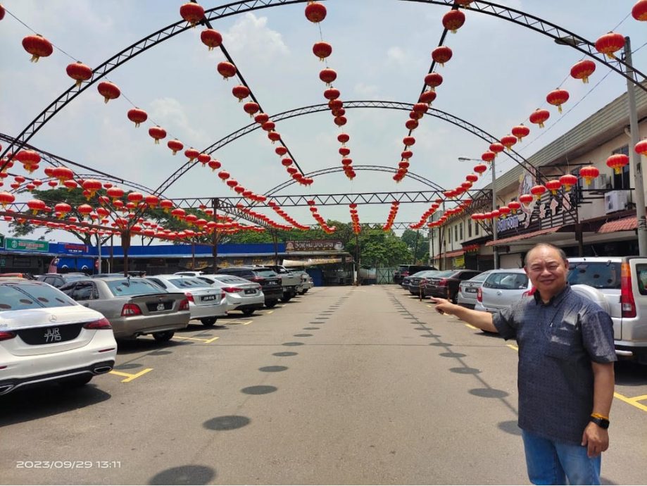 **已签发**柔:旅行团客长时间霸占停车位,居銮中华公会:将拖车!