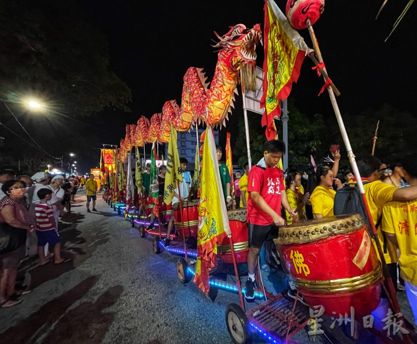 **已签发**柔：版位待定：麻九皇爷诞夜游规模庞大万人空巷，恢复疫前盛况