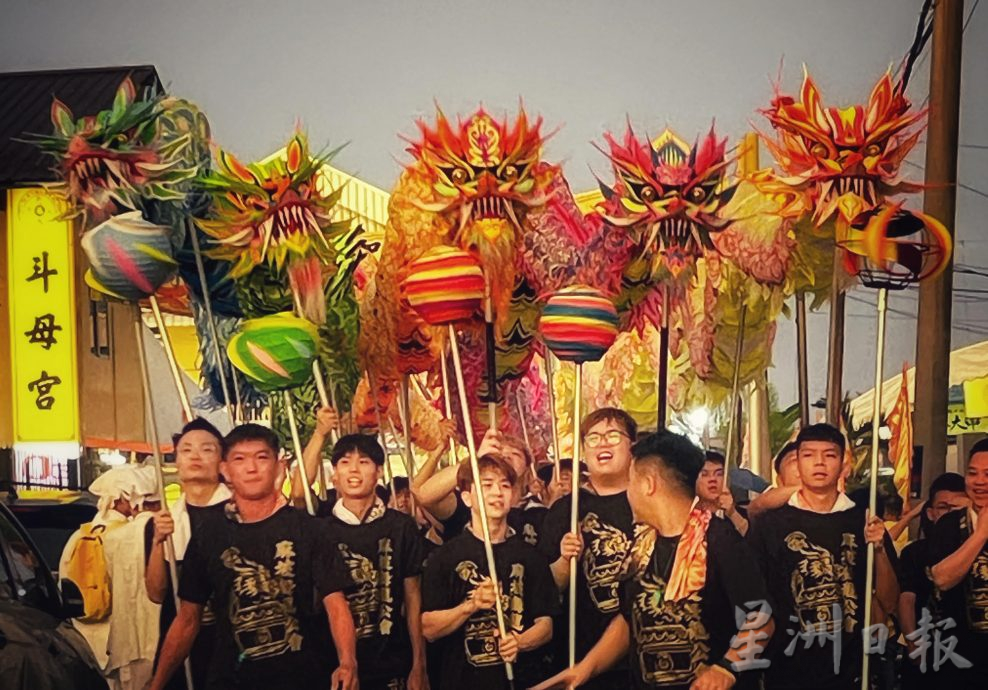 **已签发**柔：版位待定：麻九皇爷诞夜游规模庞大万人空巷，恢复疫前盛况