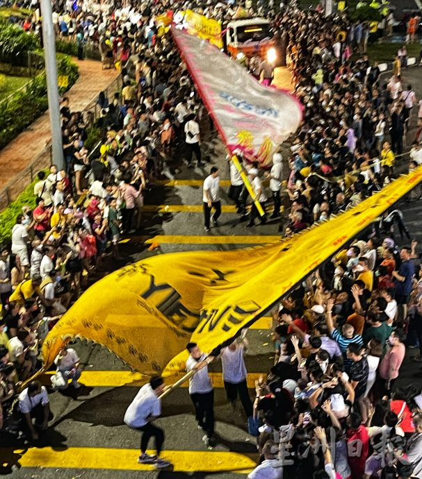 **已签发**柔：版位待定：麻九皇爷诞夜游规模庞大万人空巷，恢复疫前盛况