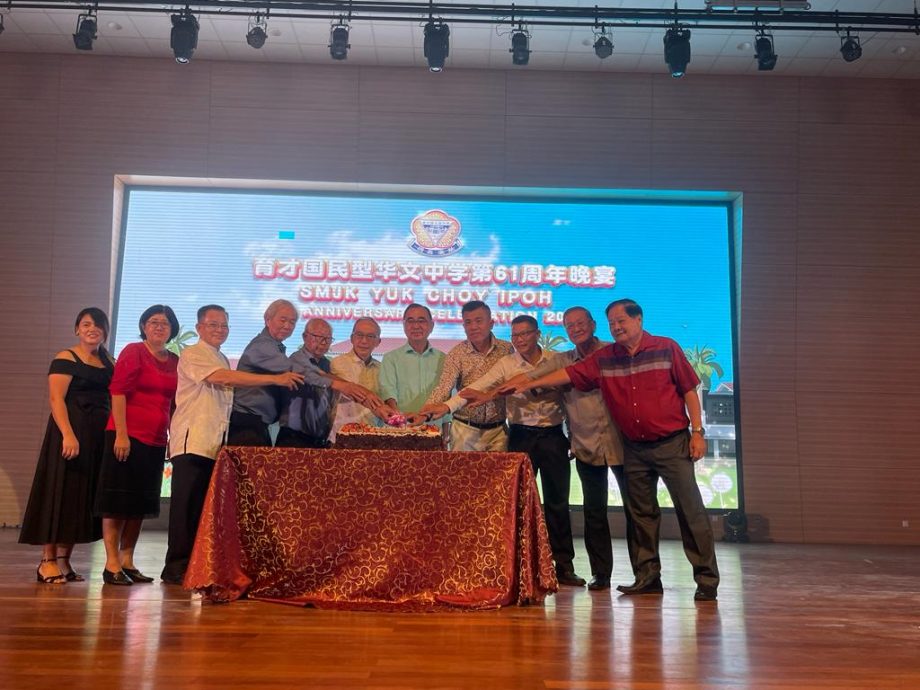 廖志明:育才华中安装太阳能电板 减碳排环保