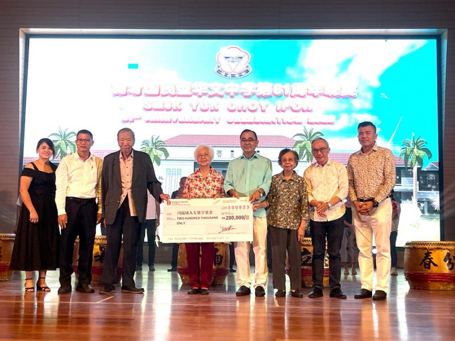 廖志明:育才华中安装太阳能电板 减碳排环保