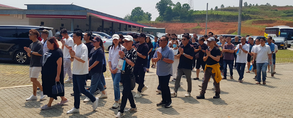 张咏华火化 演艺圈好友泣别