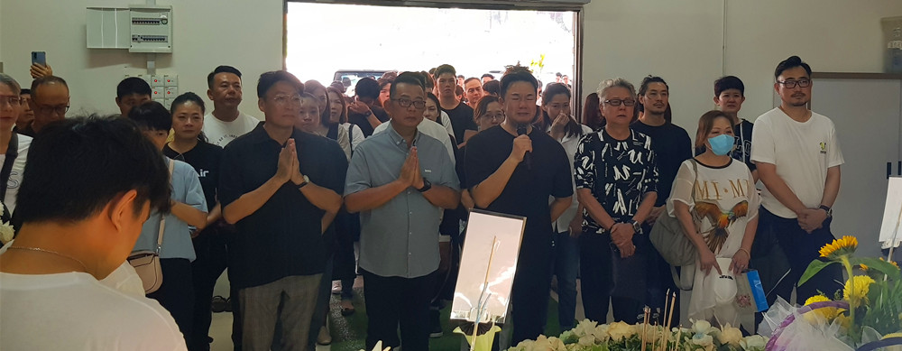 张咏华火化 演艺圈好友泣别