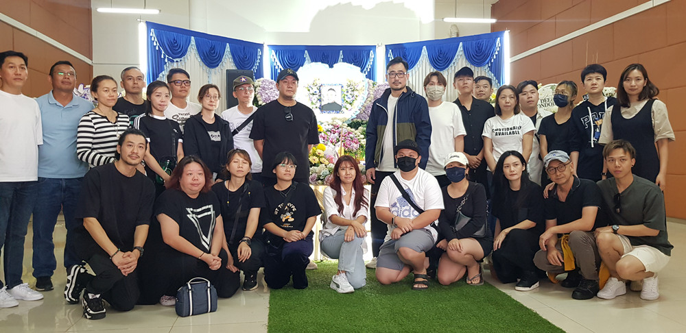 张咏华火化 演艺圈好友泣别