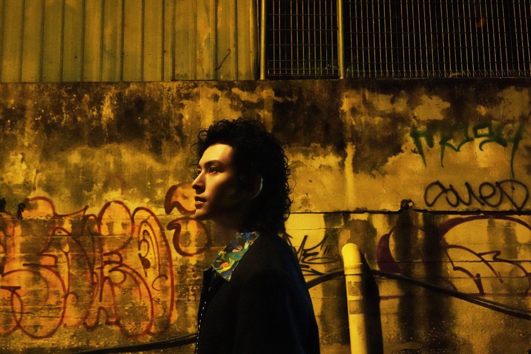 张哲瀚 伺机而动