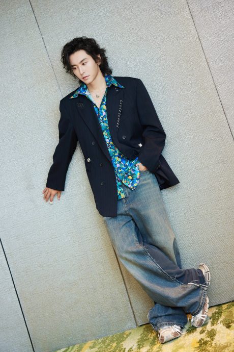 张哲瀚 伺机而动