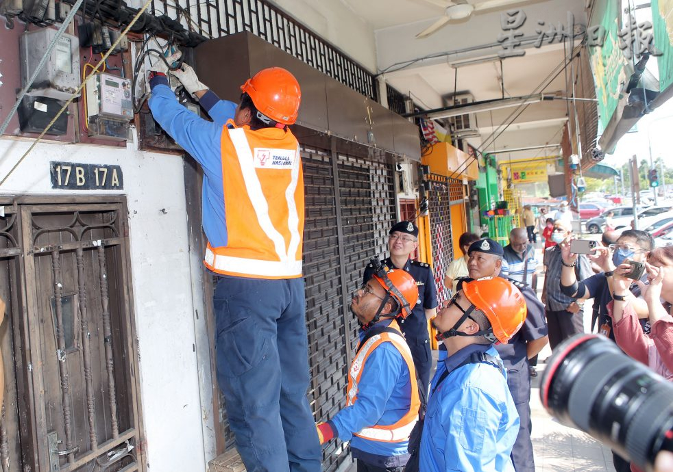 怡警展开“骰子行动” 切断涉线上赌博店电源