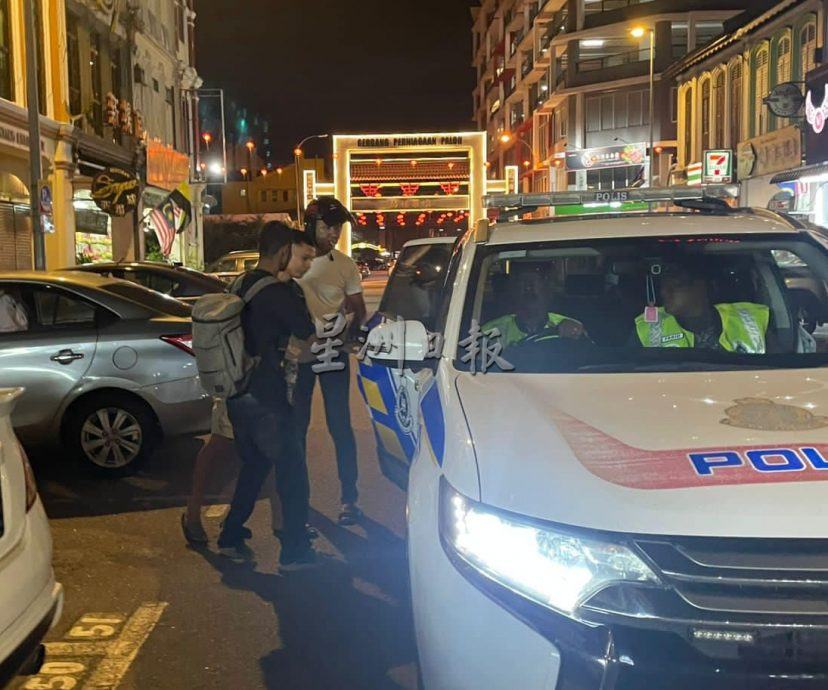 怡警展开特别行动 捉非法看车