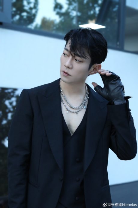 披荆3|张栋樑炸胸肌冲热搜 王耀庆质疑穿假胸肌