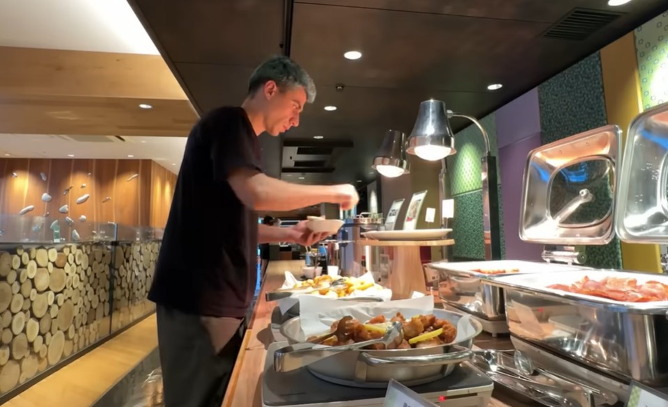 拍片教“免费游日本” 美国Youtuber为搭霸王车道歉