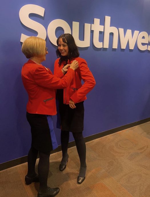 拼盘 祖孙一起当空姐 同班机一起抛笑弹