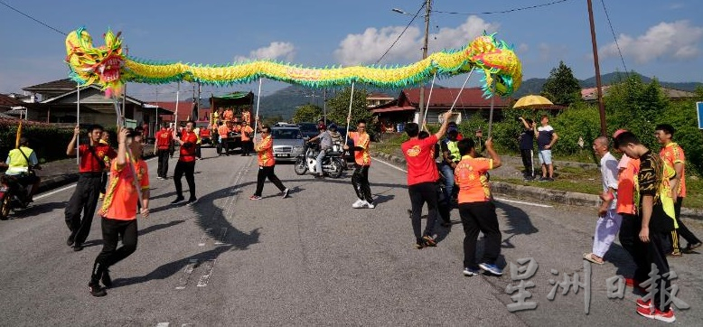 文冬新村五皇宫庆诞 复办出巡百人出游