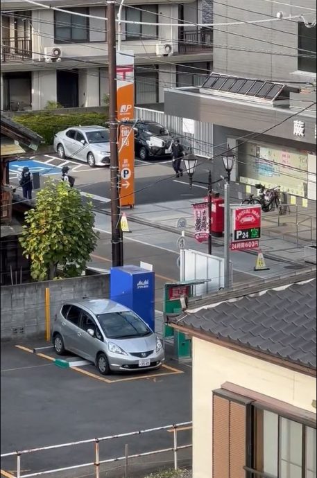 日本埼玉县大叔持枪匿邮局 入夜后一人质获释 警续游说