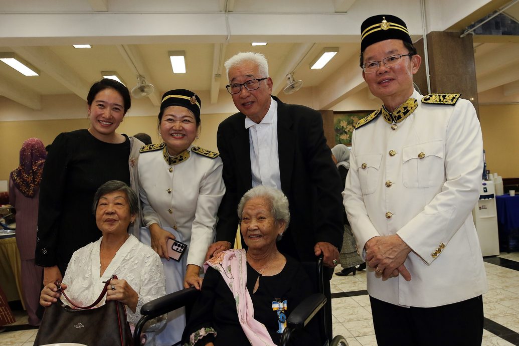 暖势力/101岁人瑞洪金珠获PJK勋衔