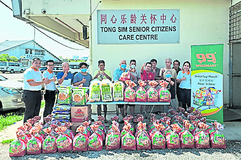 99 Speedmart“九九重阳，孝亲敬老”送暖，捐1万4000令吉物资给雪隆区7老人院