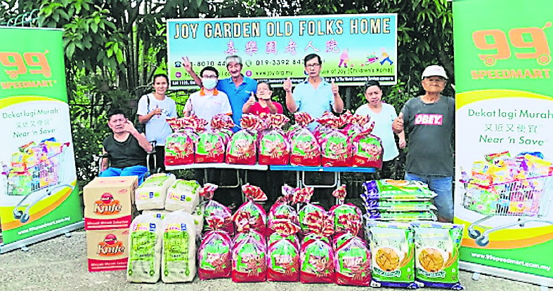 99 Speedmart“九九重阳，孝亲敬老”送暖，捐1万4000令吉物资给雪隆区7老人院