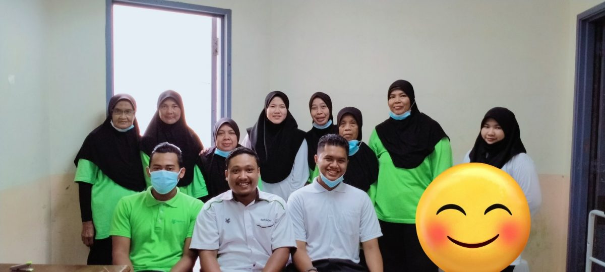 曾任清洁工人被瞧不起 女子如今国外大学毕业了不起