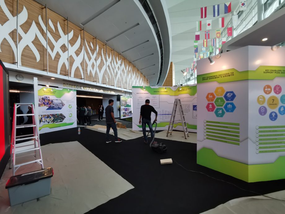 有删短//设计世界首款帮助老年痴呆患者日常生活的应用程式美国华裔少女杨艾玛(Emma Yang)参与了女性科技(She-Tech)亚洲论坛。