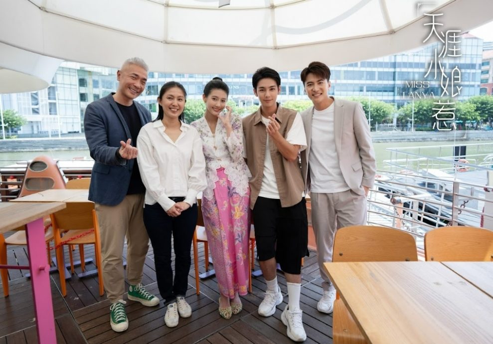 朱主爱《天涯小娘惹》玩穿越 郑斌辉吃娘惹菜喊幸福