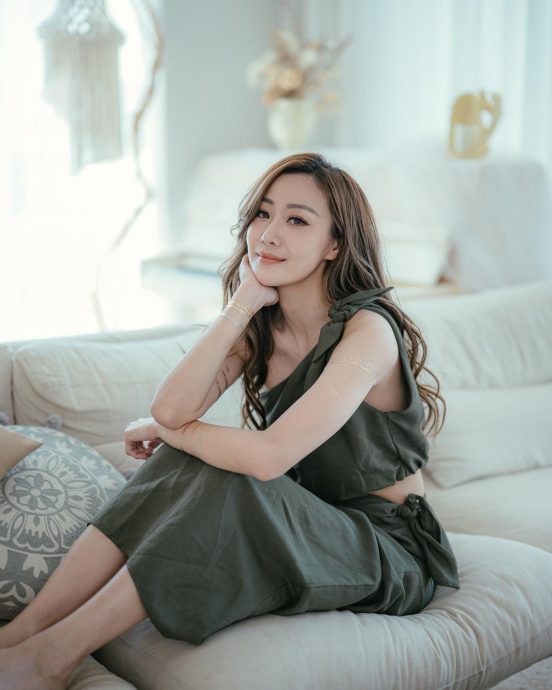 朱智贤巴生合体黄德斌 纤腰美腿全都露