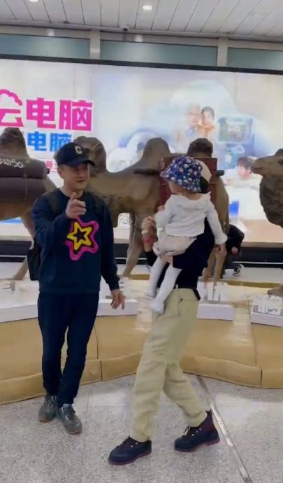 李亚鹏懒理欠债限制消费 带妻女新疆旅行挨批没品