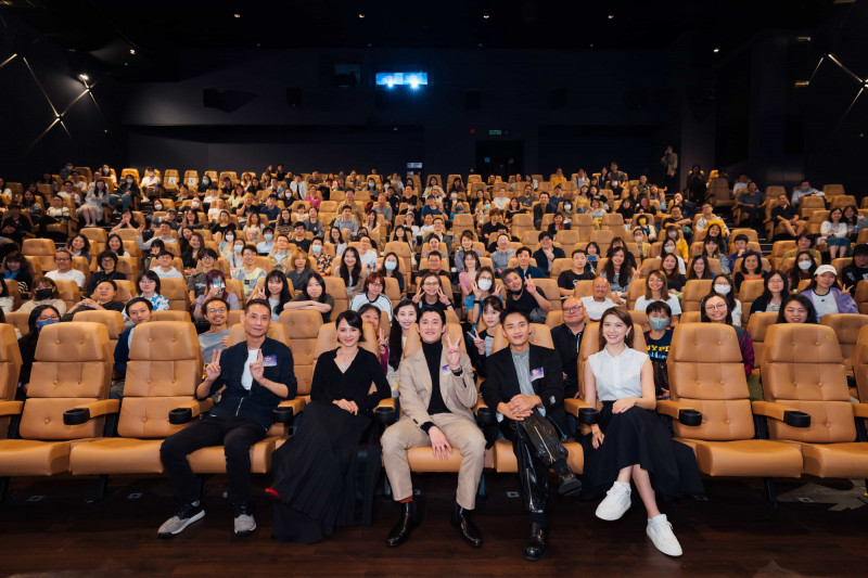 李心洁赴港宣传《富都青年》 曝彭顺当奶爸“儿子更自由”