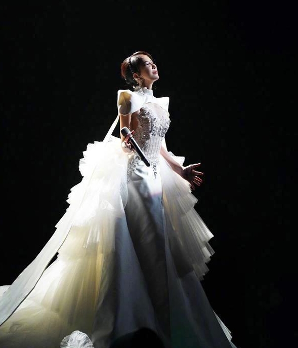 李玟月底下葬武汉墓园 《好声音》姚贝娜同地长眠